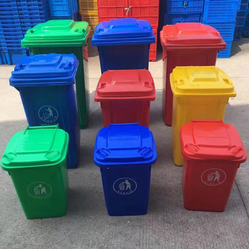 Use waste plastic to make plastic trash cans