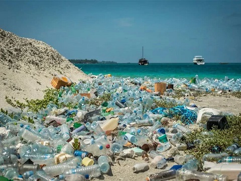 Waste plastic in the ocean