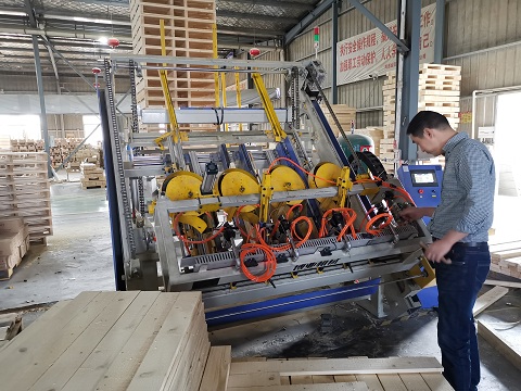 Wooden pallet nailing machine