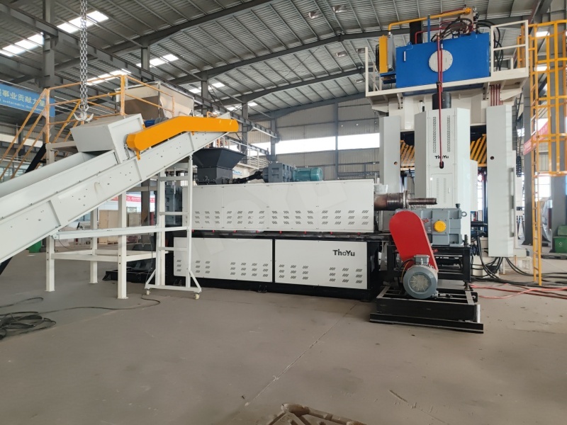 Indonesian-extruder