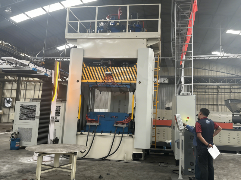 plastic-pallet-equipment