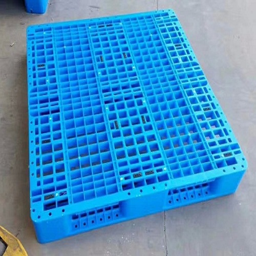 Pallets made of recycled plastic