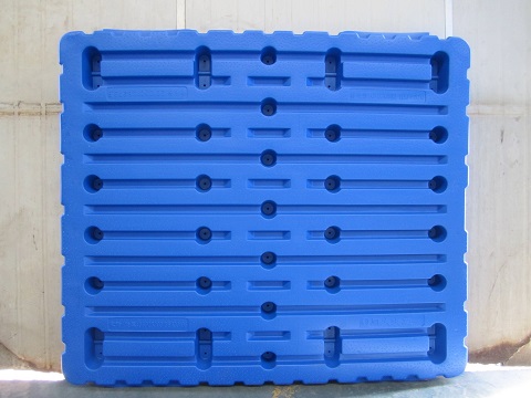 Blow-molded hollow plastic pallet
